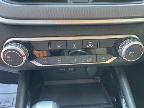 Used 2025 Nissan Altima 2.5 SR FWD image 15