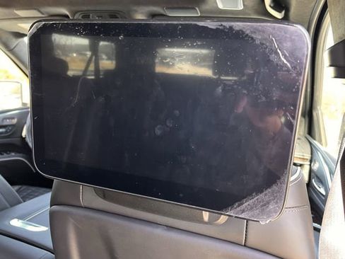 Certified 2024 Cadillac Escalade ESV Sport Platinum w/ Heavy-Duty Trailer Package image 32