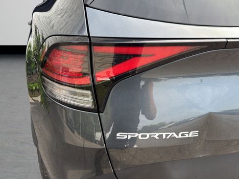Used 2025 Kia Sportage EX AWD/4WD image 29