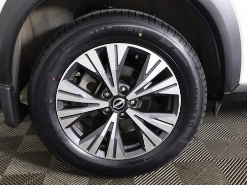 Used 2023 Nissan Rogue SV image 17