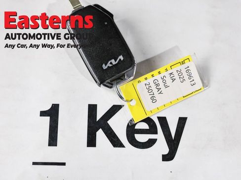 Used 2025 Kia Soul LX w/ LX Technology Package FWD image 25