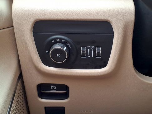 Certified 2022 Jeep Grand Cherokee L Limited AWD/4WD image 22