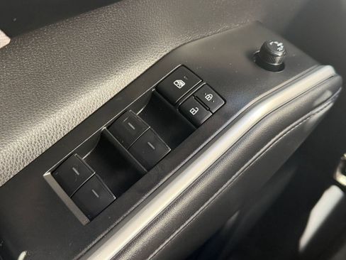 Used 2025 Toyota Highlander LE image 26