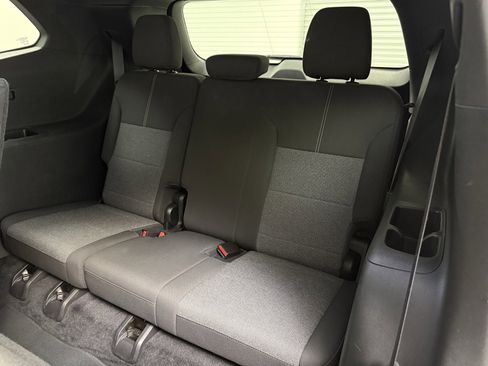 Used 2025 GMC Acadia Elevation image 25