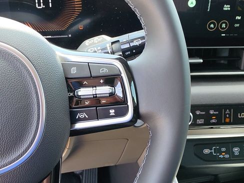 New 2026 Kia Carnival EX FWD image 32