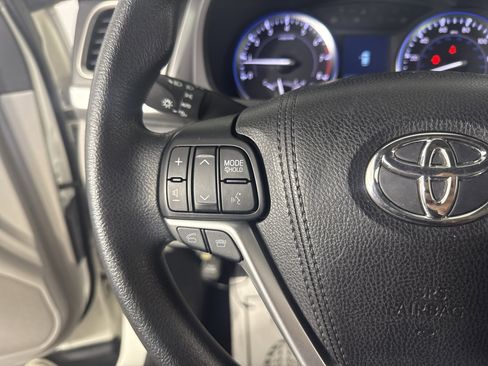 Used 2016 Toyota Highlander LE image 23