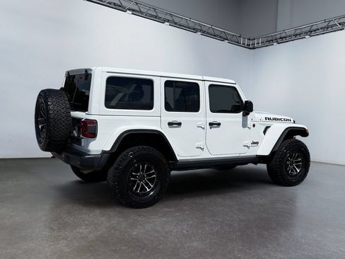 Used 2024 Jeep Wrangler Unlimited Rubicon AWD/4WD image 3