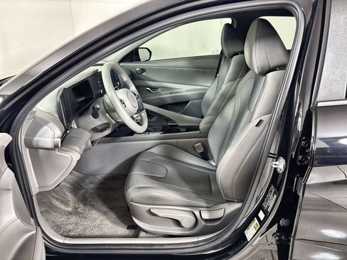 Certified 2025 Hyundai Elantra Hybrid FWD image 13
