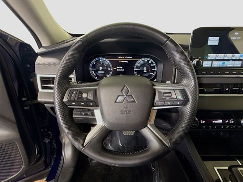 Used 2023 Mitsubishi Outlander SE image 13