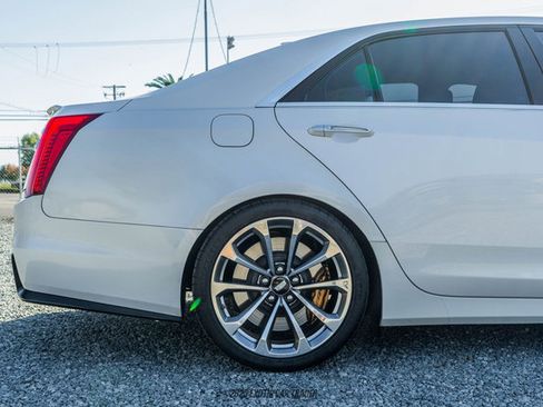 Used 2018 Cadillac CTS V w/ Luxury Package image 10