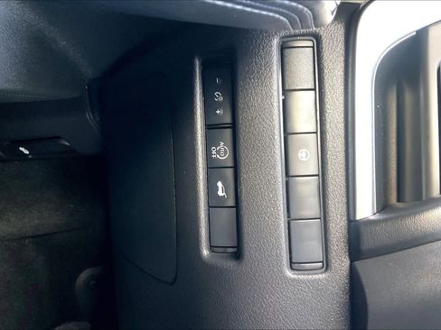 Used 2025 Nissan Rogue SV image 33