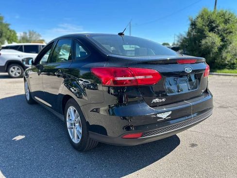Used 2017 Ford Focus SE FWD image 7