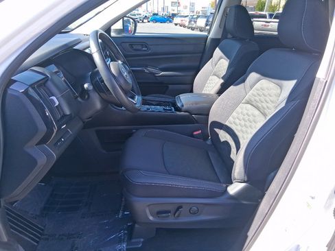 Used 2024 Nissan Pathfinder SV image 10