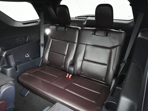 Certified 2025 Ford Explorer Platinum w/ Ultimate Package image 28