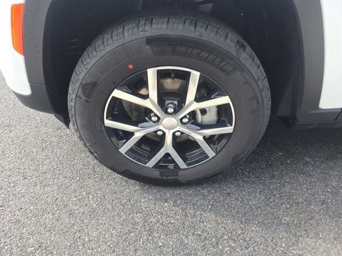 Certified 2025 Jeep Grand Cherokee Limited AWD/4WD image 8
