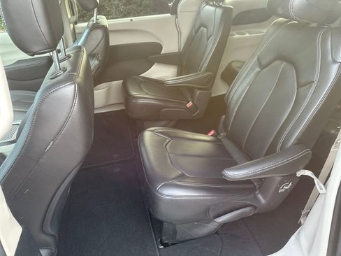 Used 2023 Ford Expedition XLT image 20