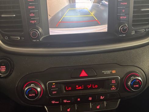 Used 2020 Kia Sorento S FWD image 19