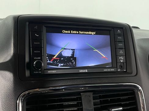 Used 2019 Dodge Grand Caravan SE w/ UConnect Hands-Free Group image 13
