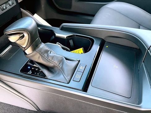 Used 2024 Lexus ES 300h w/ Premium Package image 17