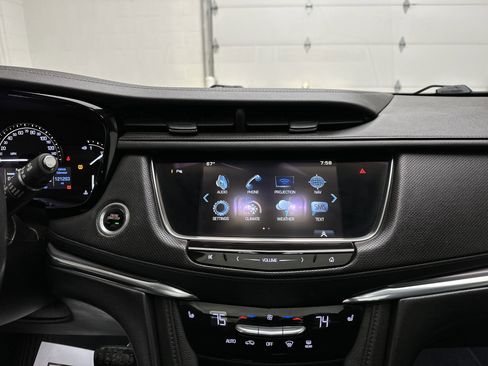 Used 2017 Cadillac XT5 Luxury image 34