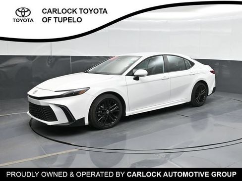 Used 2026 Toyota Camry SE FWD image 9