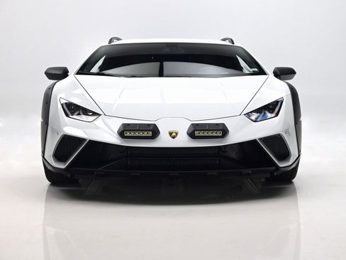 Used 2024 Lamborghini Huracan Sterrato image 2