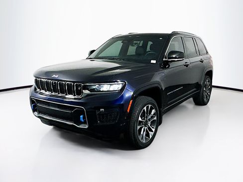 Used 2023 Jeep Grand Cherokee Overland w/ Advanced Protech Group III AWD/4WD image 3