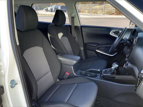 Used 2023 Kia Soul S image 7