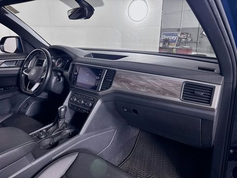 Used 2020 Volkswagen Atlas Cross Sport SE w/ Panoramic Sunroof Package image 29