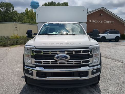 New 2025 Ford F550 2WD Regular Cab Super Duty image 7