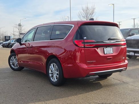 New 2026 Chrysler Pacifica Select image 14