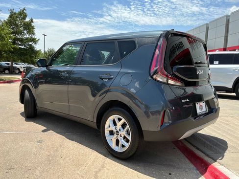 Used 2025 Kia Soul LX w/ LX Technology Package FWD image 8