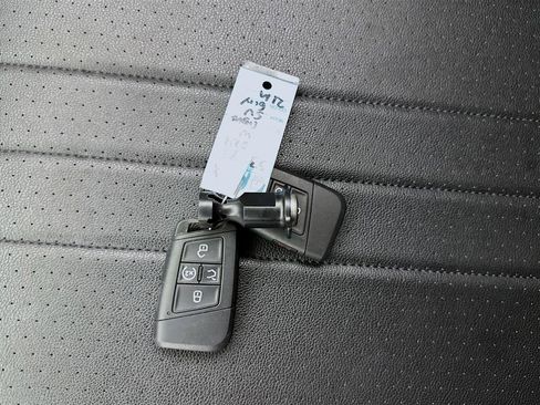 Used 2024 Volkswagen Tiguan SE image 29