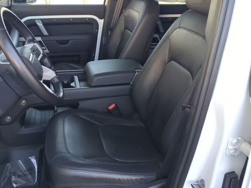 Used 2024 Land Rover Defender 130 X-Dynamic SE image 16