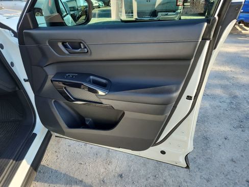 Used 2024 Nissan Pathfinder SV w/ Black Appearance Package image 22