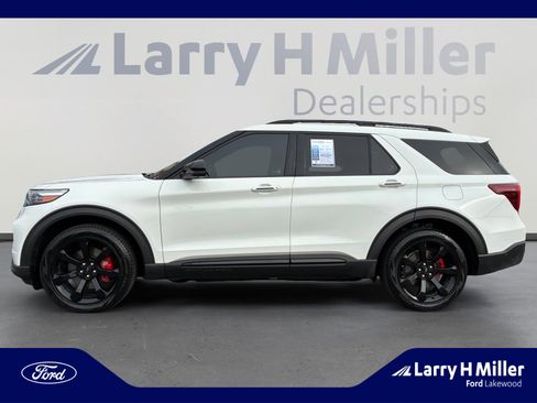 Used 2020 Ford Explorer ST w/ ST Street Pack image 2