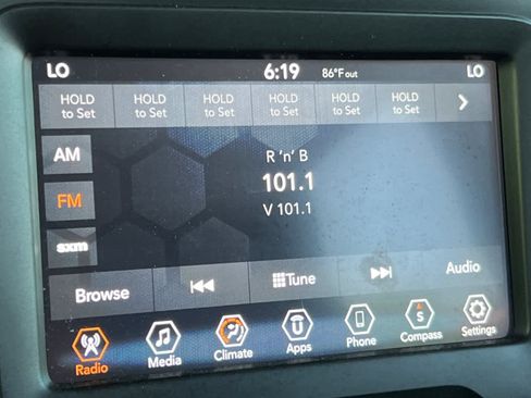 Used 2018 Jeep Renegade Latitude FWD image 19