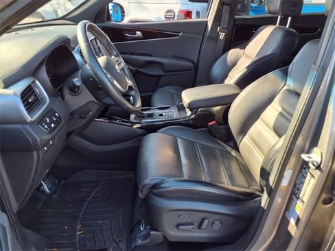 Used 2019 Kia Sorento SX image 4