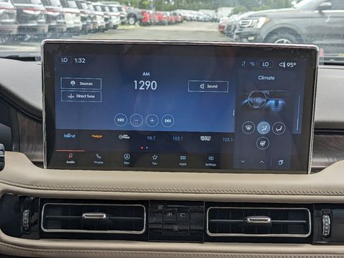 Certified 2023 Lincoln Nautilus Reserve w/ Equipment Group 202A image 18