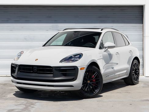 New 2026 Porsche Macan GTS image 1