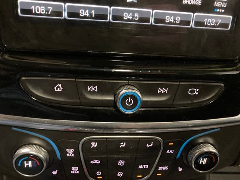 Used 2018 Chevrolet Traverse LT image 28