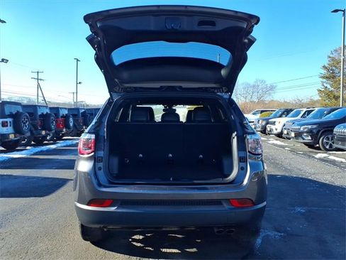 Certified 2022 Jeep Compass Altitude image 12