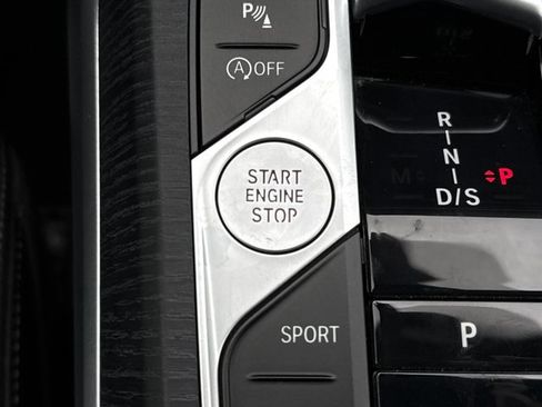 Used 2025 BMW 330i Sedan image 25