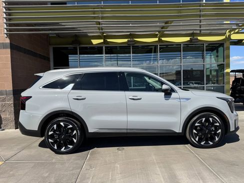 Used 2024 Kia Sorento SX image 9