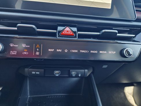 Used 2023 Kia Niro EX FWD image 25