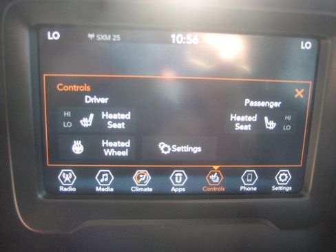 Used 2019 Jeep Renegade Latitude w/ Cold Weather Group image 21