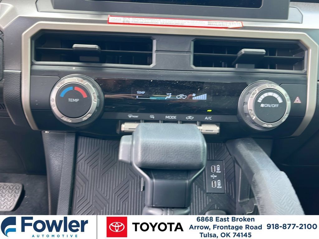 Certified 2025 Toyota Tacoma SR5 AWD/4WD image 18