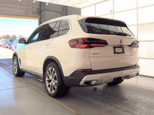 Used 2024 BMW X5 xDrive40i w/ Premium Package AWD/4WD image 10