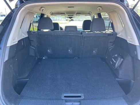 Used 2024 Nissan Rogue S FWD image 10