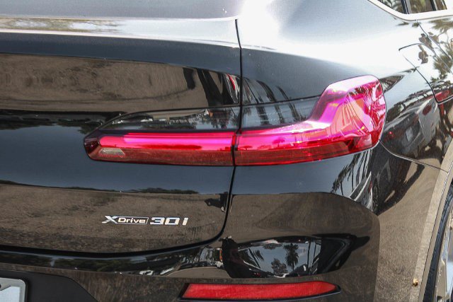 Used 2025 BMW X4 xDrive30i w/ Convenience Package AWD/4WD image 8